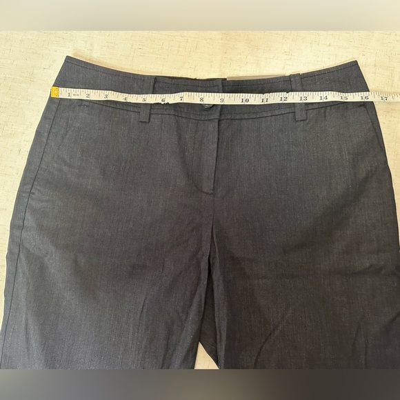 Ann Taylor Signature Shorts Womens Size 4 Dark Blue Lightweight Stretch Bermuda - Picture 7 of 7
